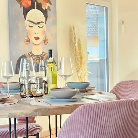 I Design-apartment I Klimaanlage I Balkon I Boxspring Lägenhet *